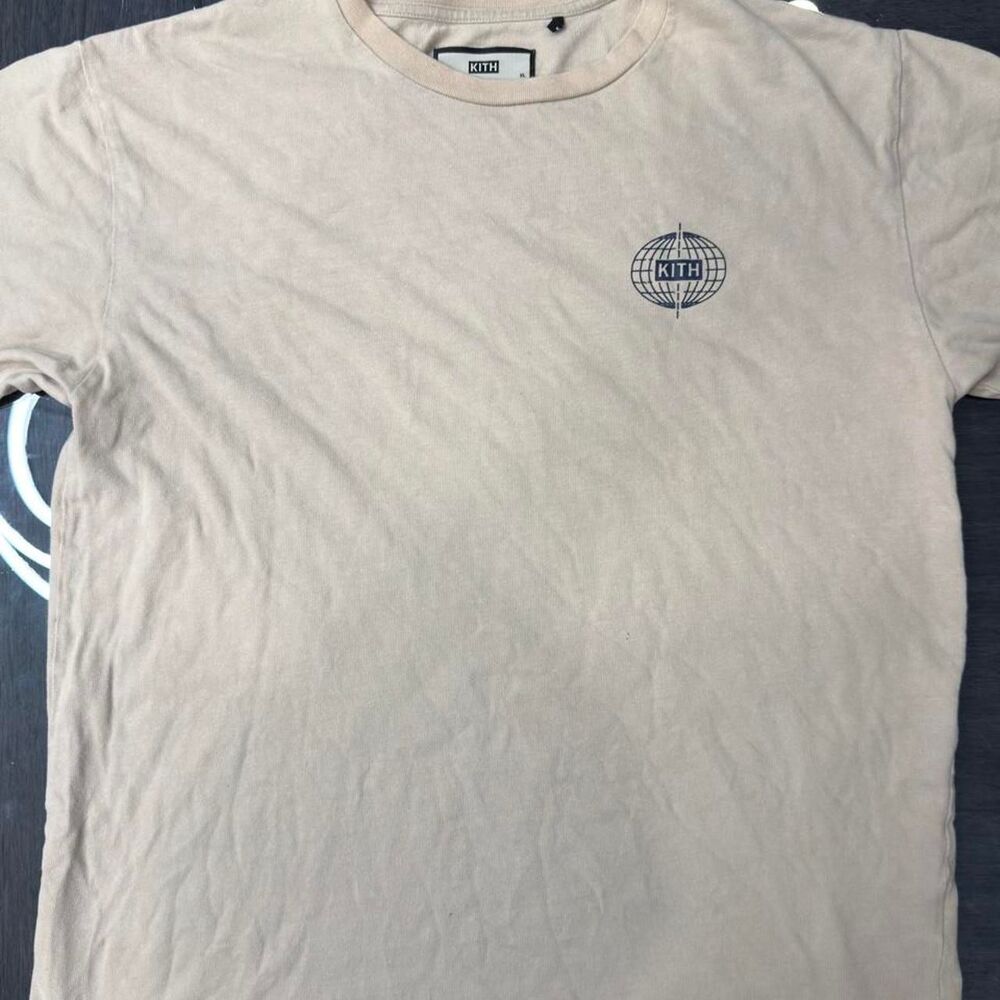Kith Men's Cream and Tan T-shirt